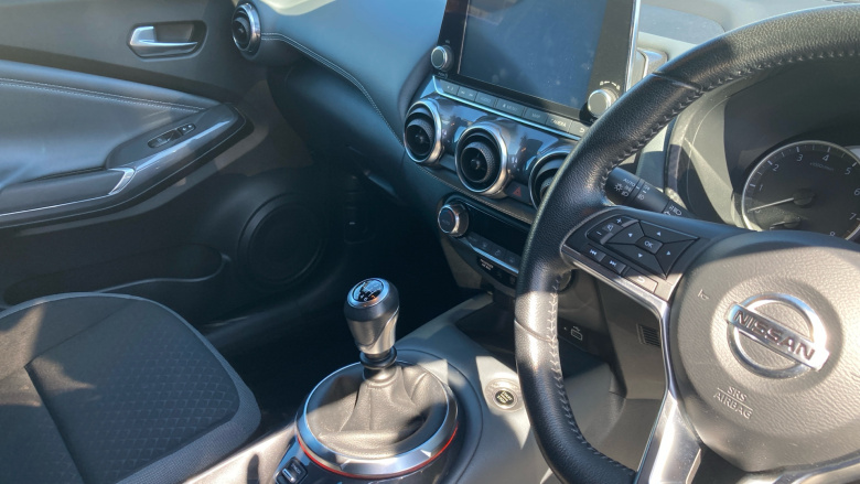 Nissan Juke 1.0 DiG-T N-Connecta 5dr Petrol Hatchback